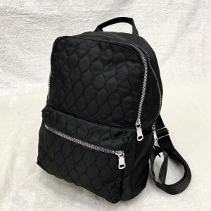 MOCHILA PRETA ESTILOSA COM ZÍPER PRATA